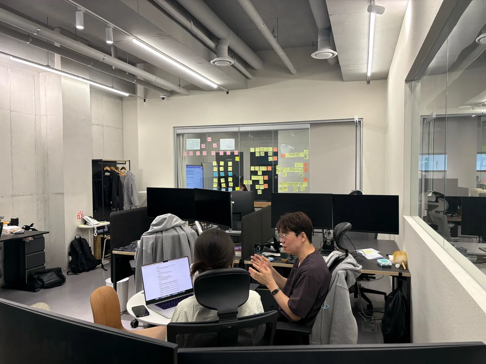 코르카 팀이 AX Day에서 함께 일하는 모습